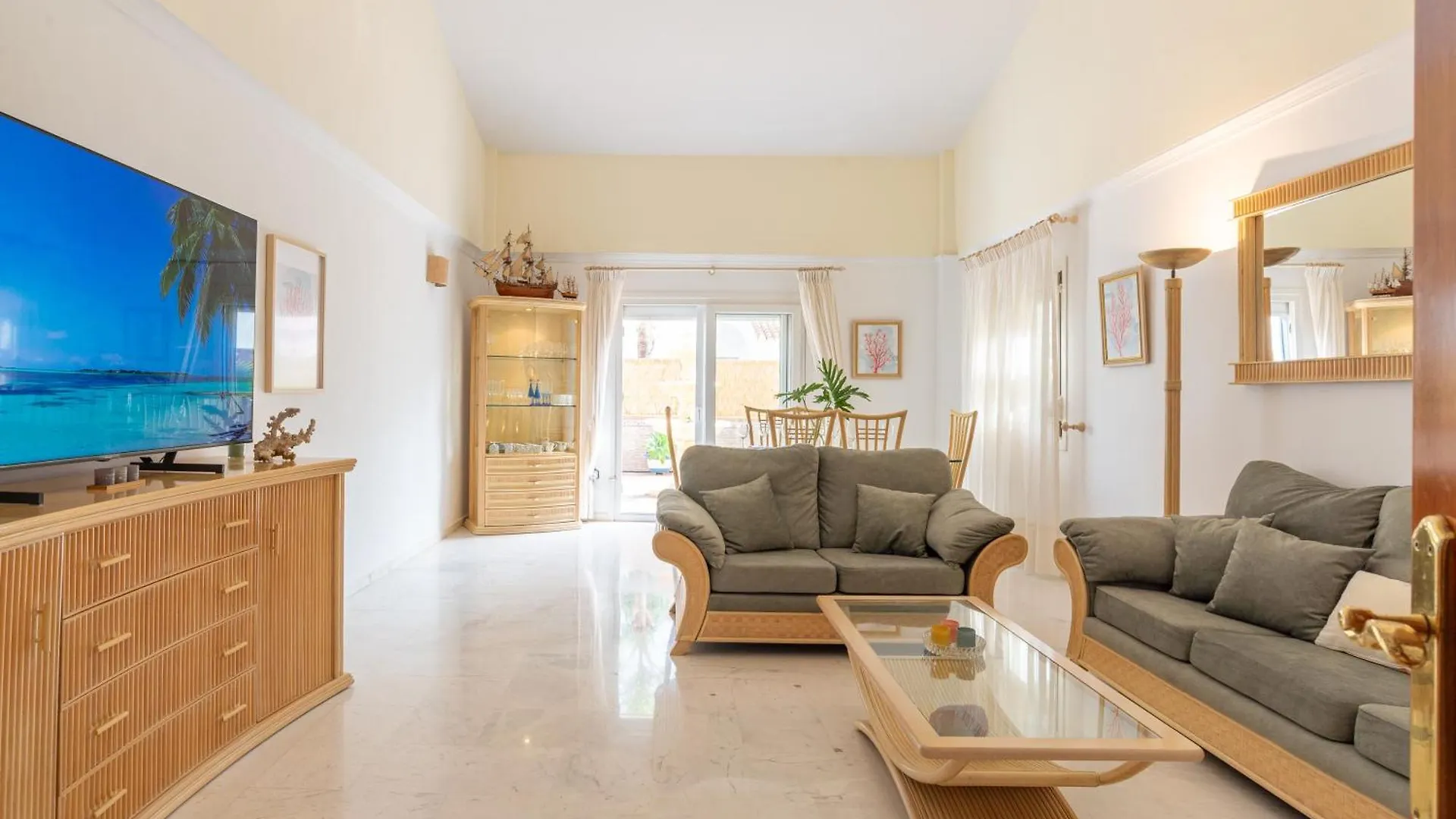 Villa Valentina - Renovated On Los Alamos Beach Torremolinos