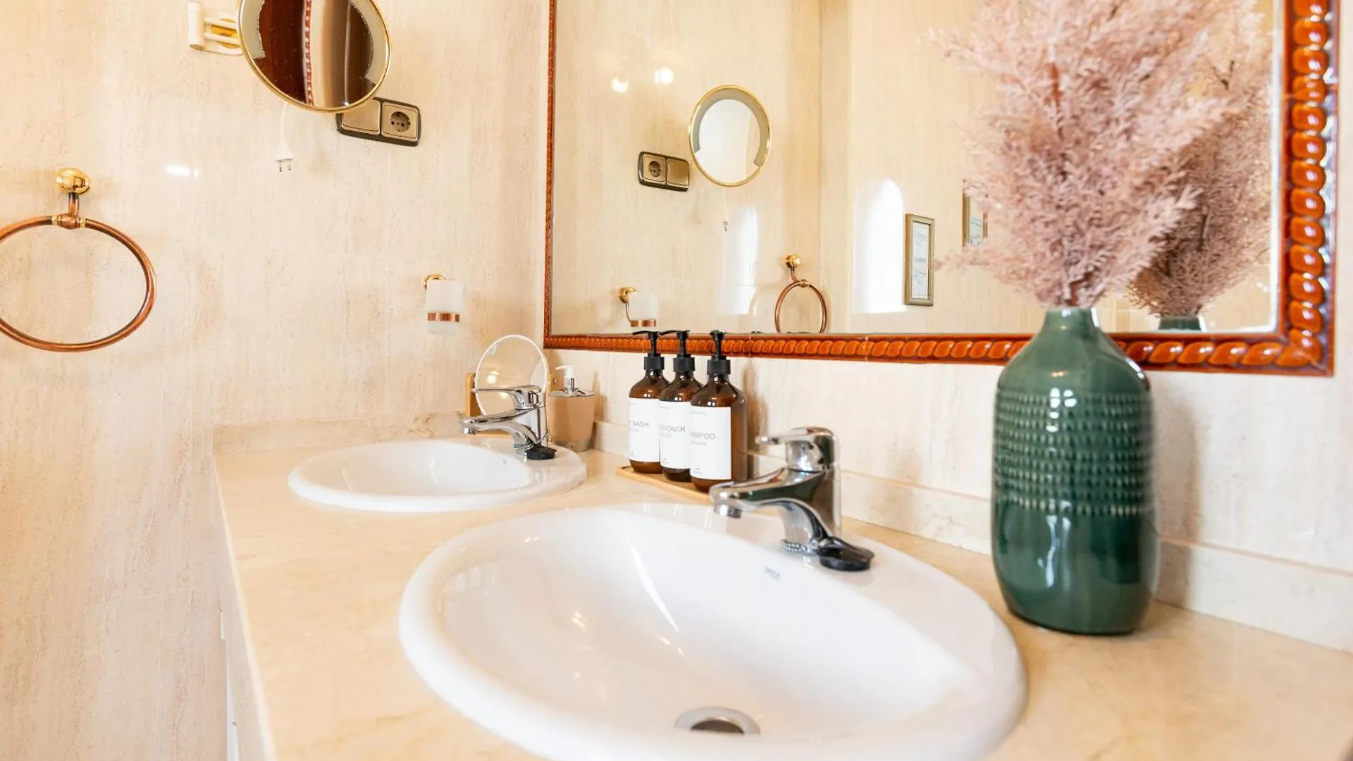 Villa Valentina - Renovated On Los Alamos Beach Torremolinos