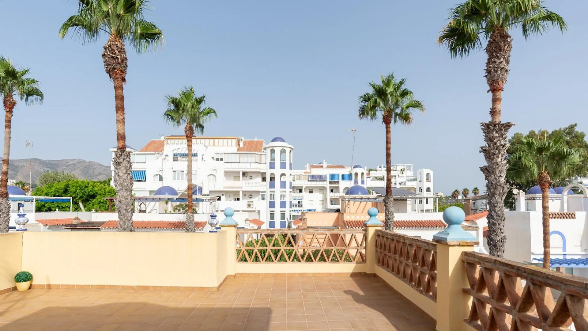 Villa Valentina - Renovated On Los Alamos Beach Torremolinos