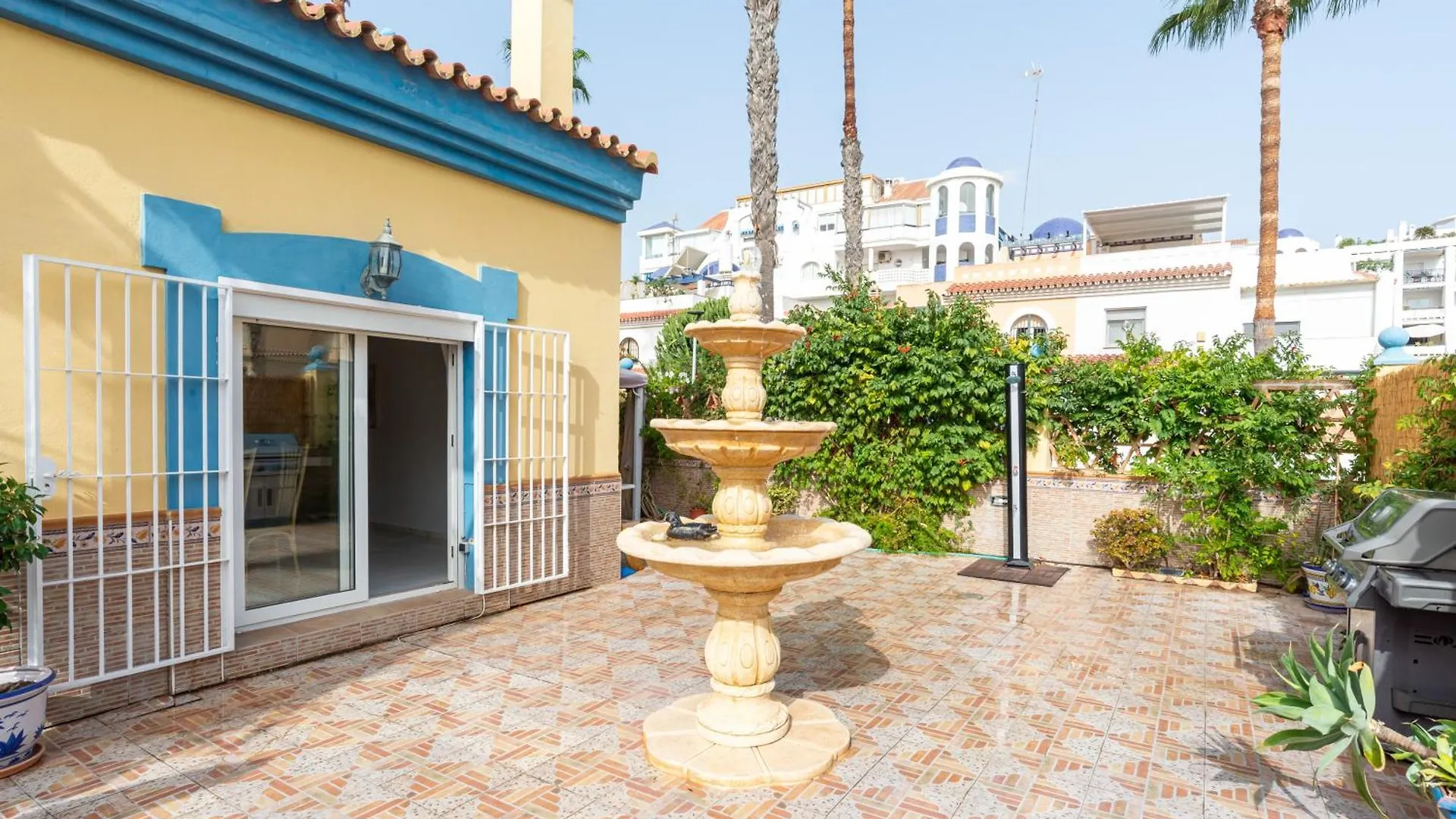 Villa Valentina - Renovated On Los Alamos Beach Torremolinos Spain