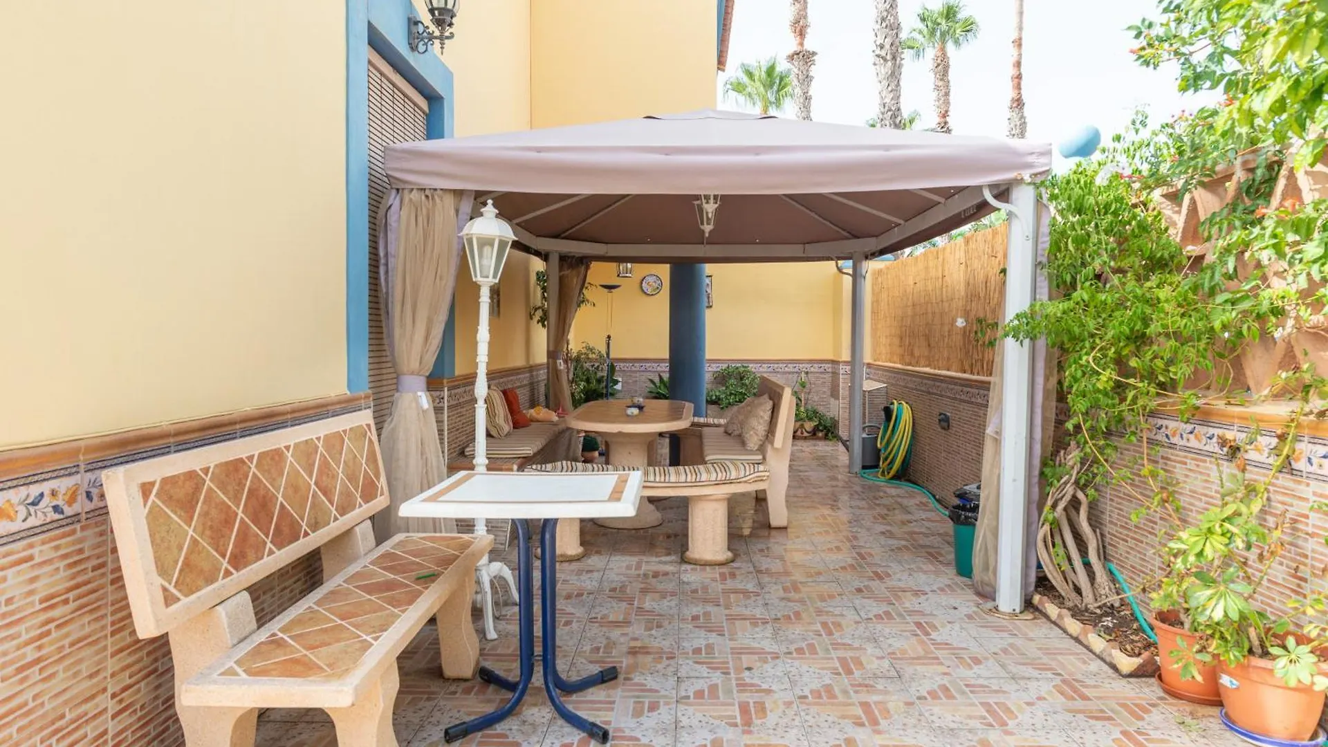 Villa Valentina - Renovated On Los Alamos Beach Torremolinos