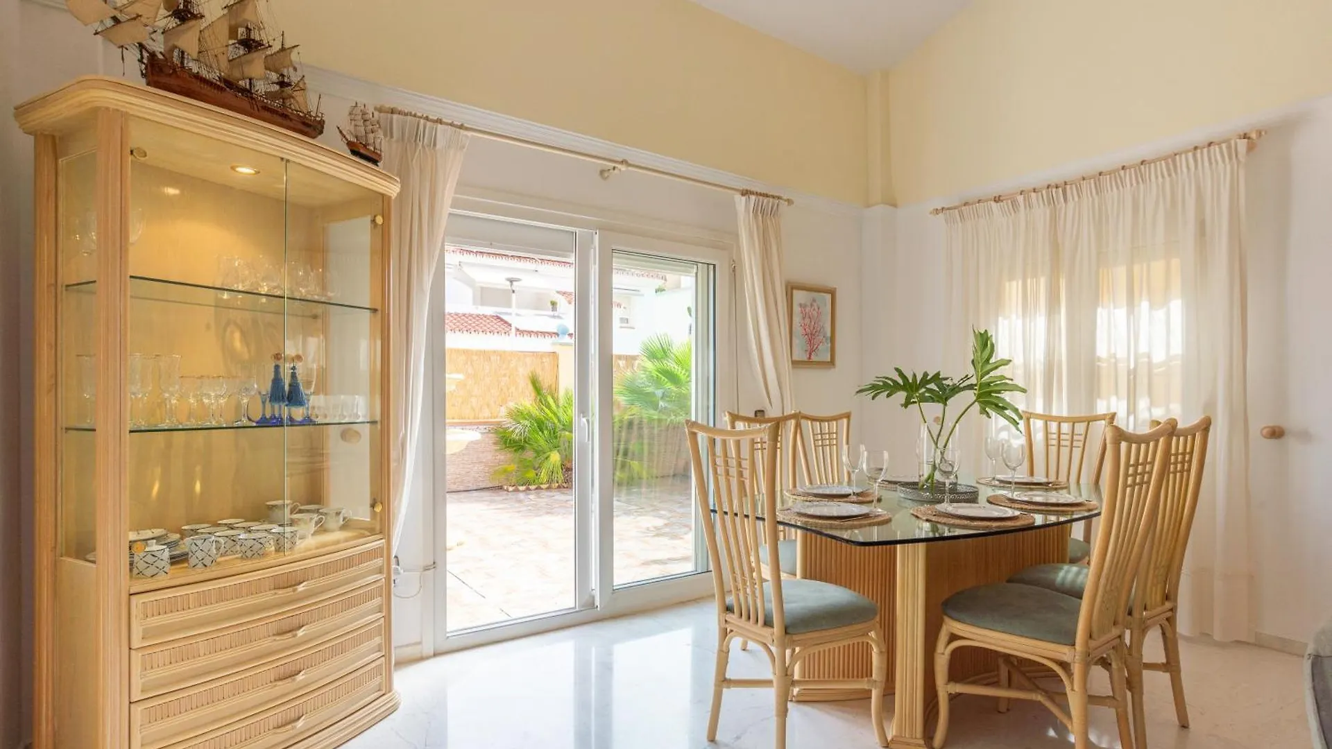 Villa Valentina - Renovated On Los Alamos Beach Torremolinos Spain