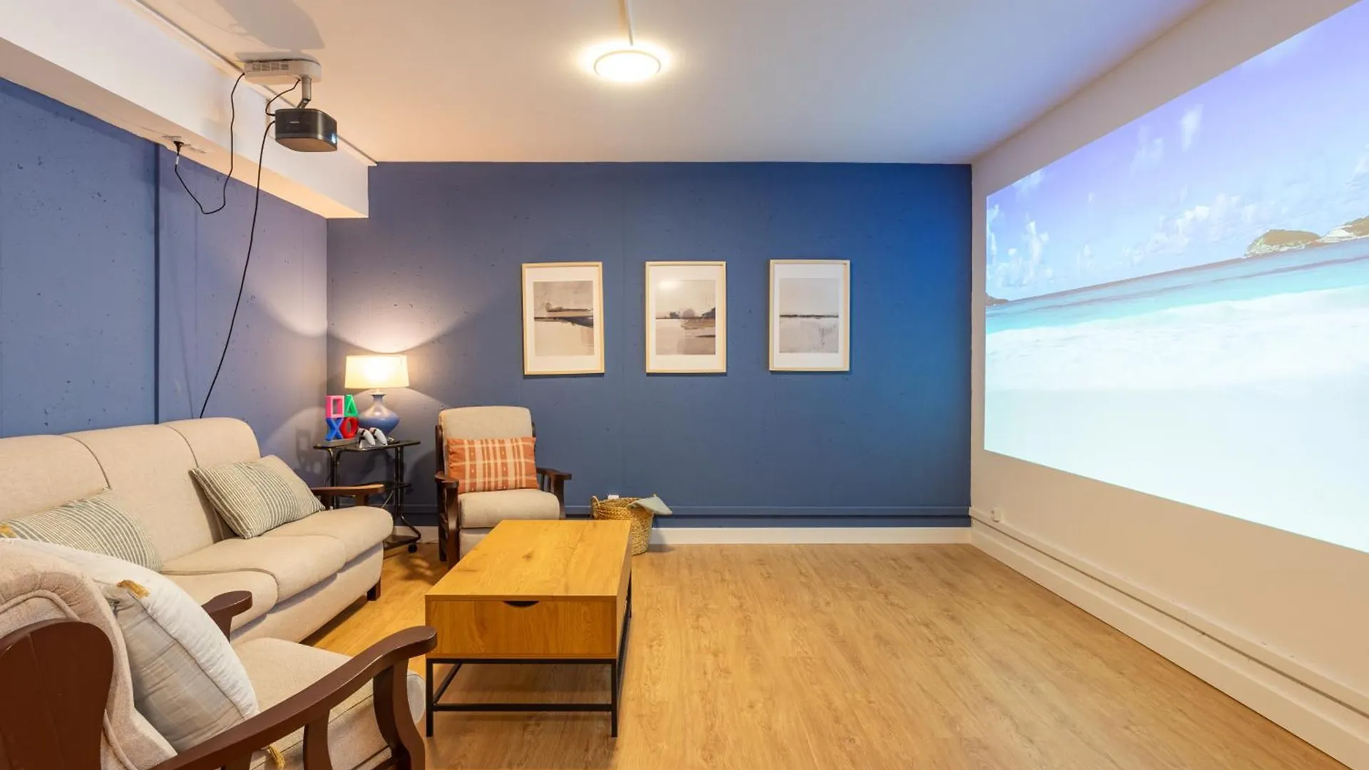 Villa Valentina - Renovated On Los Alamos Beach Torremolinos Spain