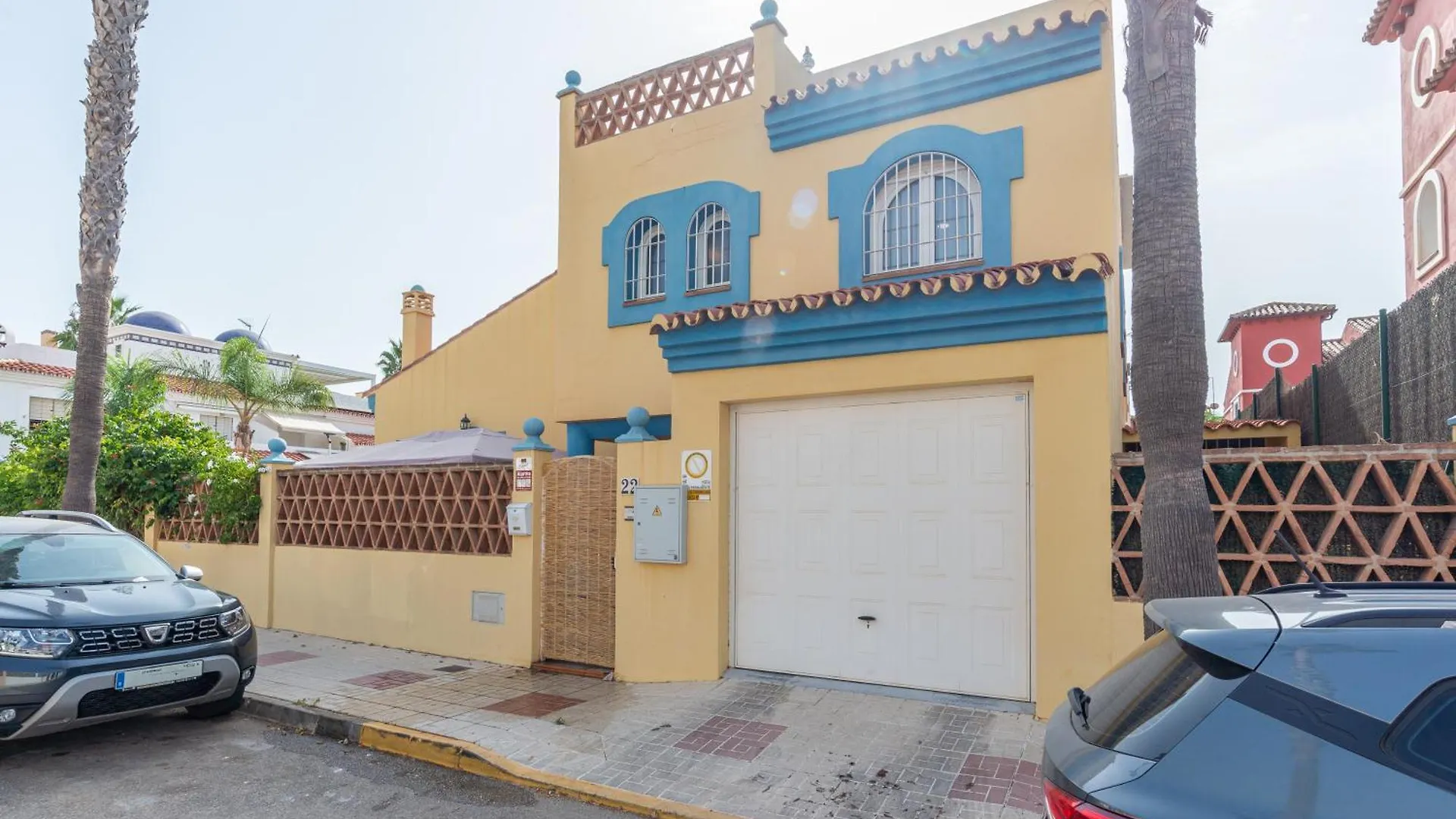 Villa Valentina - Renovated On Los Alamos Beach Torremolinos