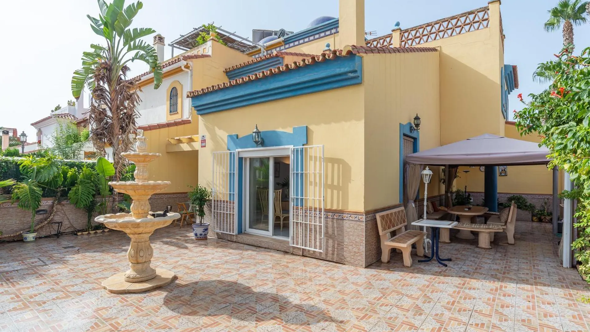 Villa Valentina - Renovated On Los Alamos Beach Torremolinos