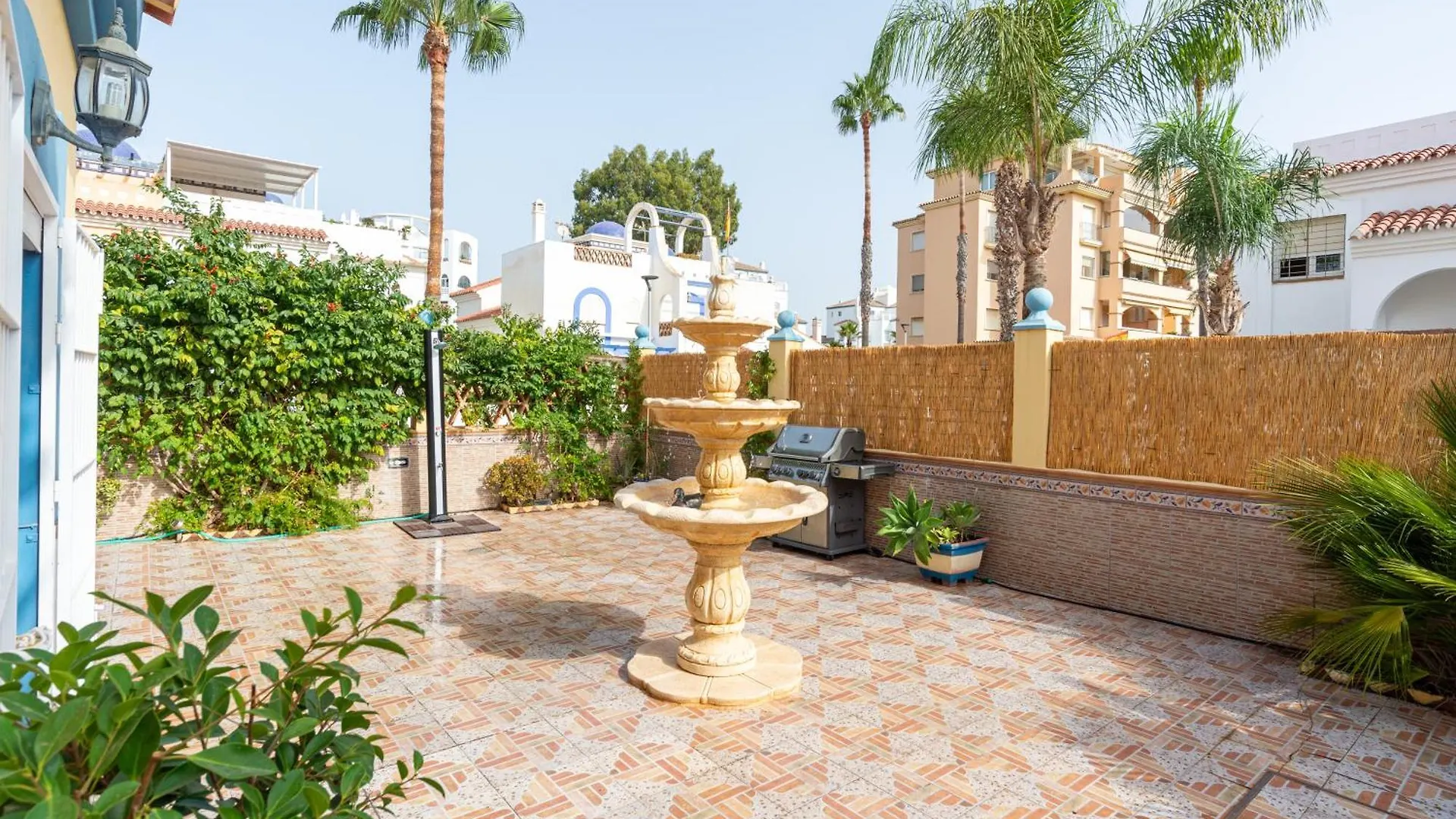 Villa Valentina - Renovated On Los Alamos Beach Torremolinos