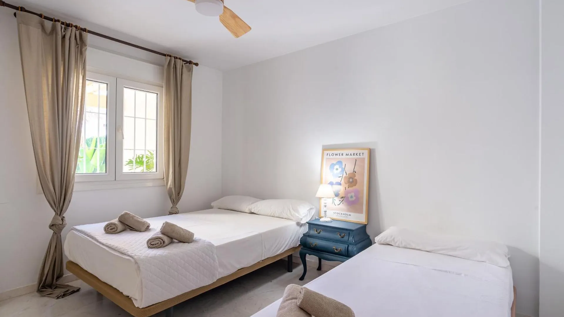 Villa Valentina - Renovated On Los Alamos Beach Torremolinos