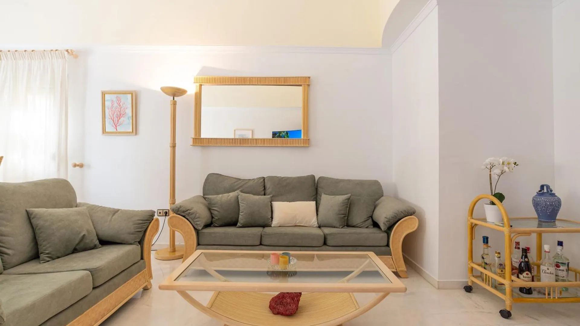 Villa Valentina - Renovated On Los Alamos Beach Torremolinos