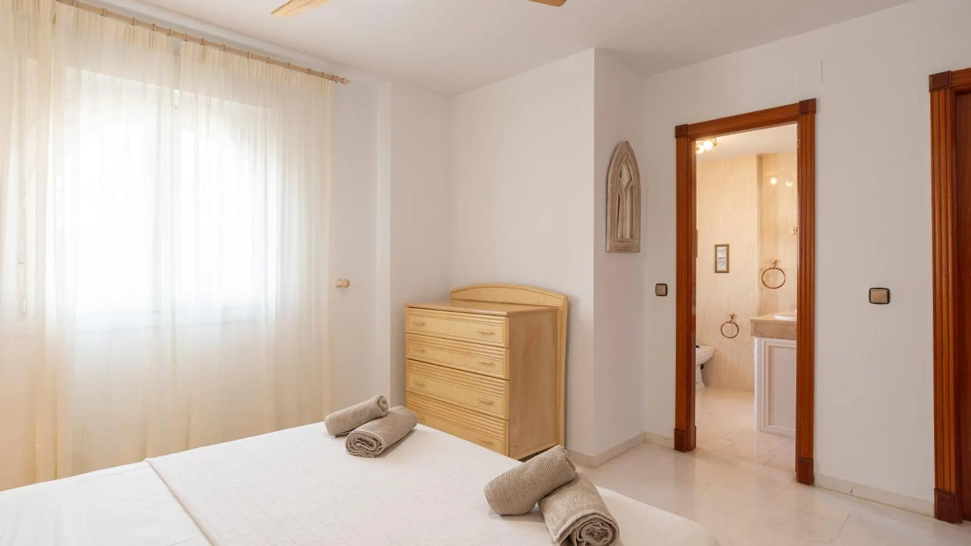 Villa Valentina - Renovated On Los Alamos Beach Torremolinos