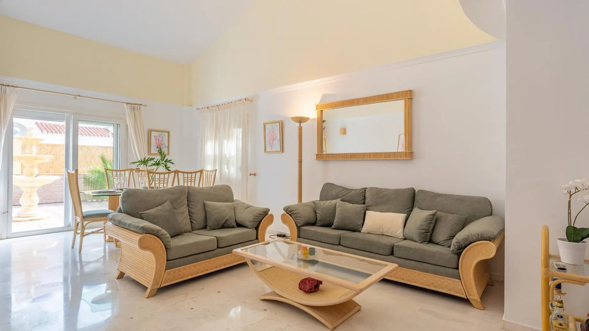 Villa Valentina - Renovated On Los Alamos Beach Torremolinos Spain