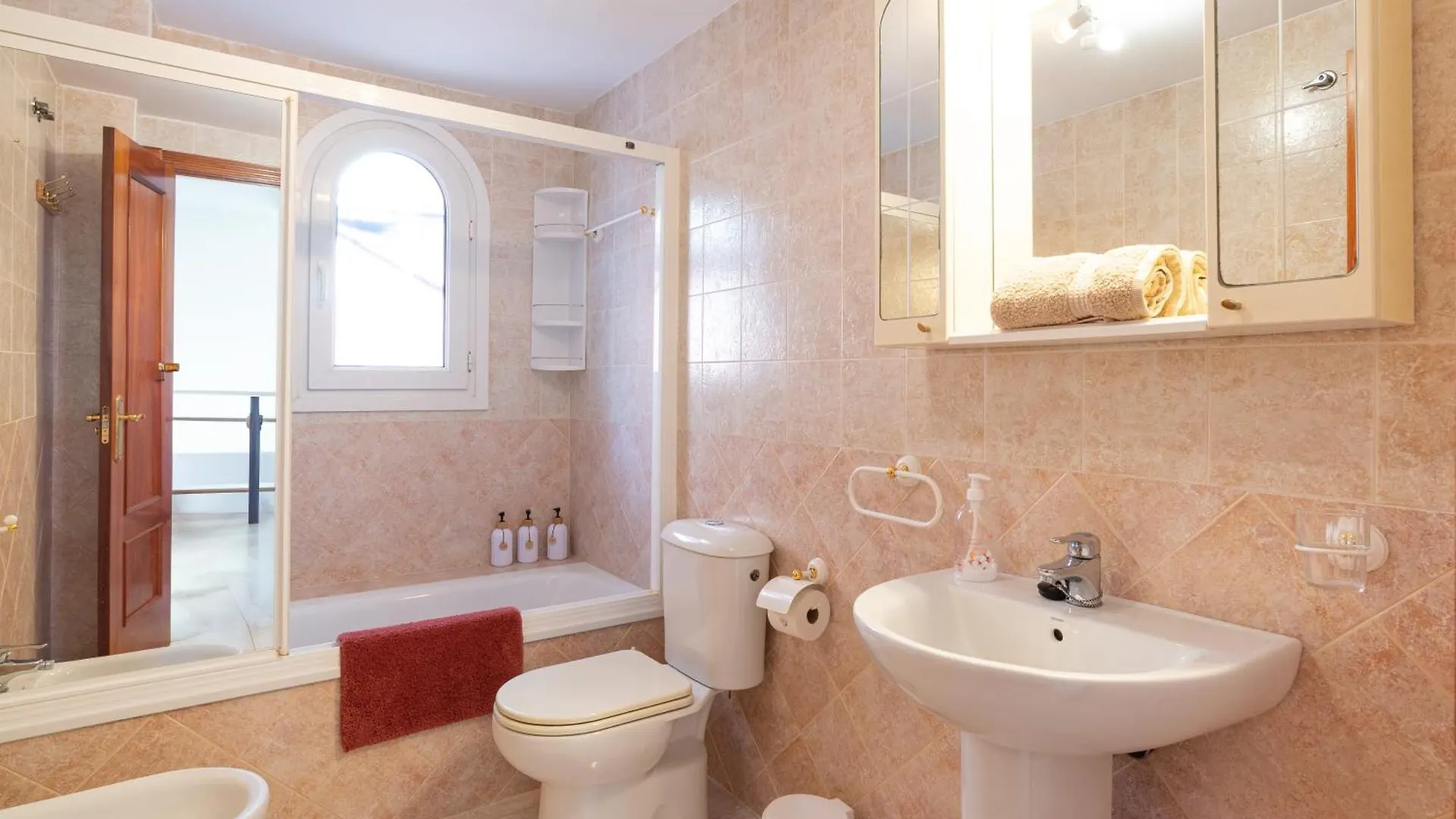 Villa Valentina - Renovated On Los Alamos Beach Torremolinos 0*,