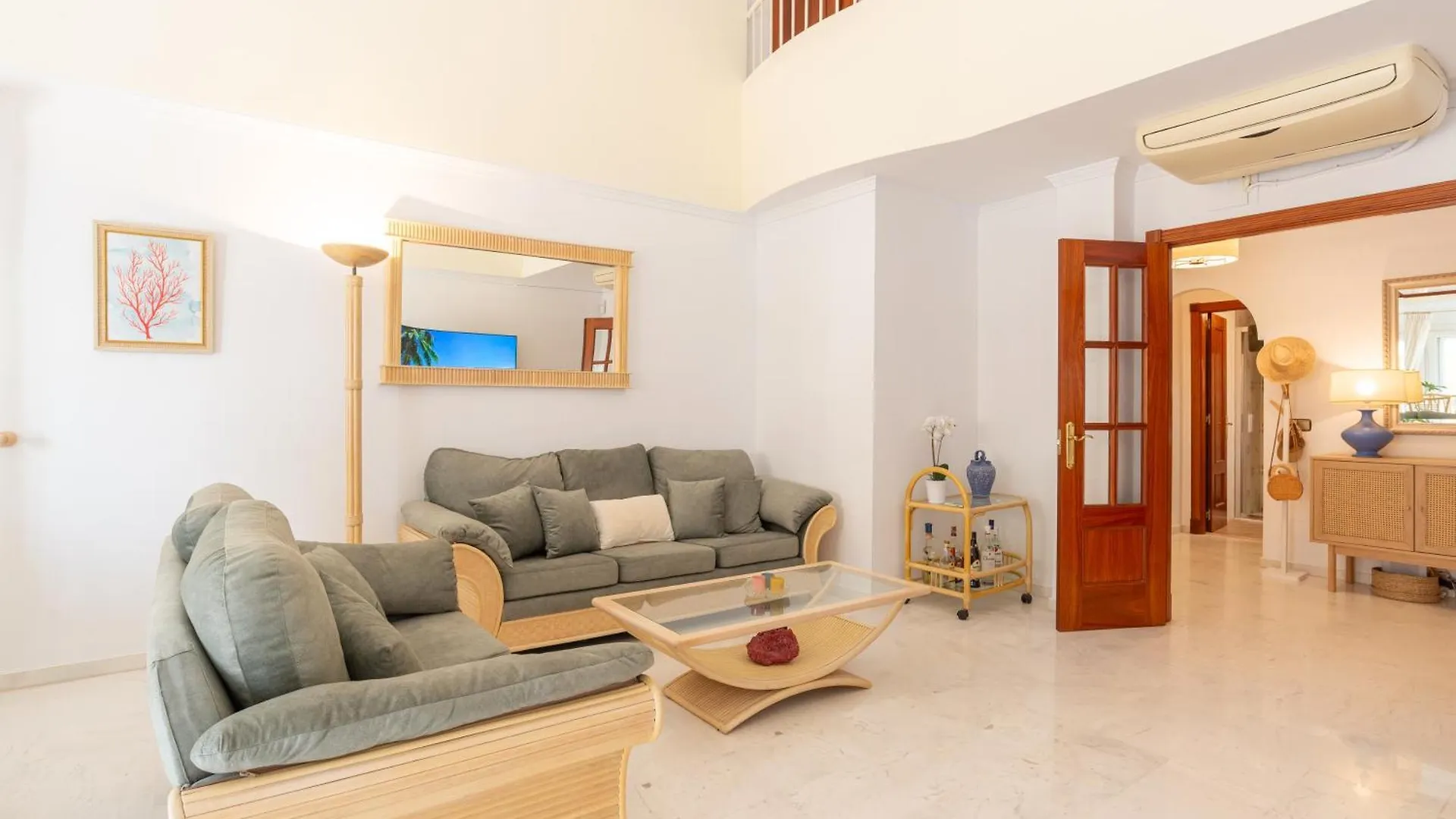 Villa Valentina - Renovated On Los Alamos Beach 토레몰리노스