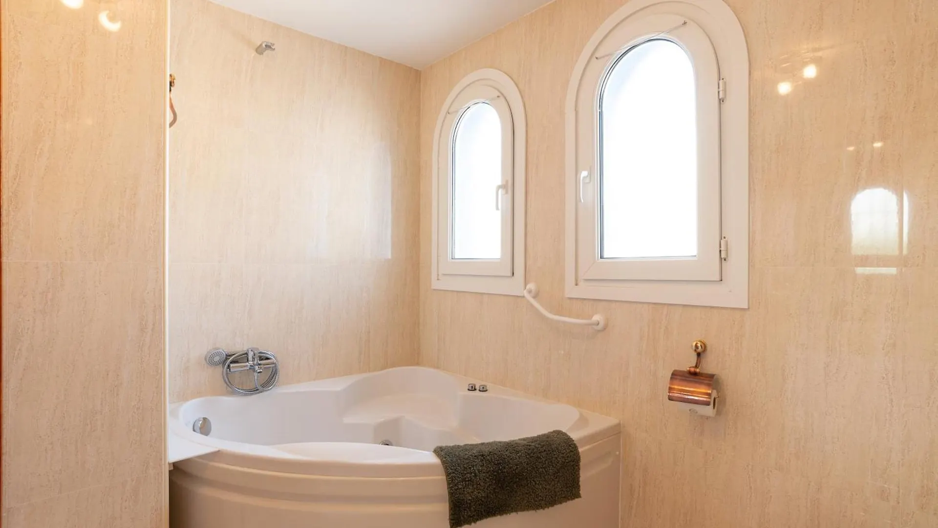 Villa Valentina - Renovated On Los Alamos Beach 토레몰리노스
