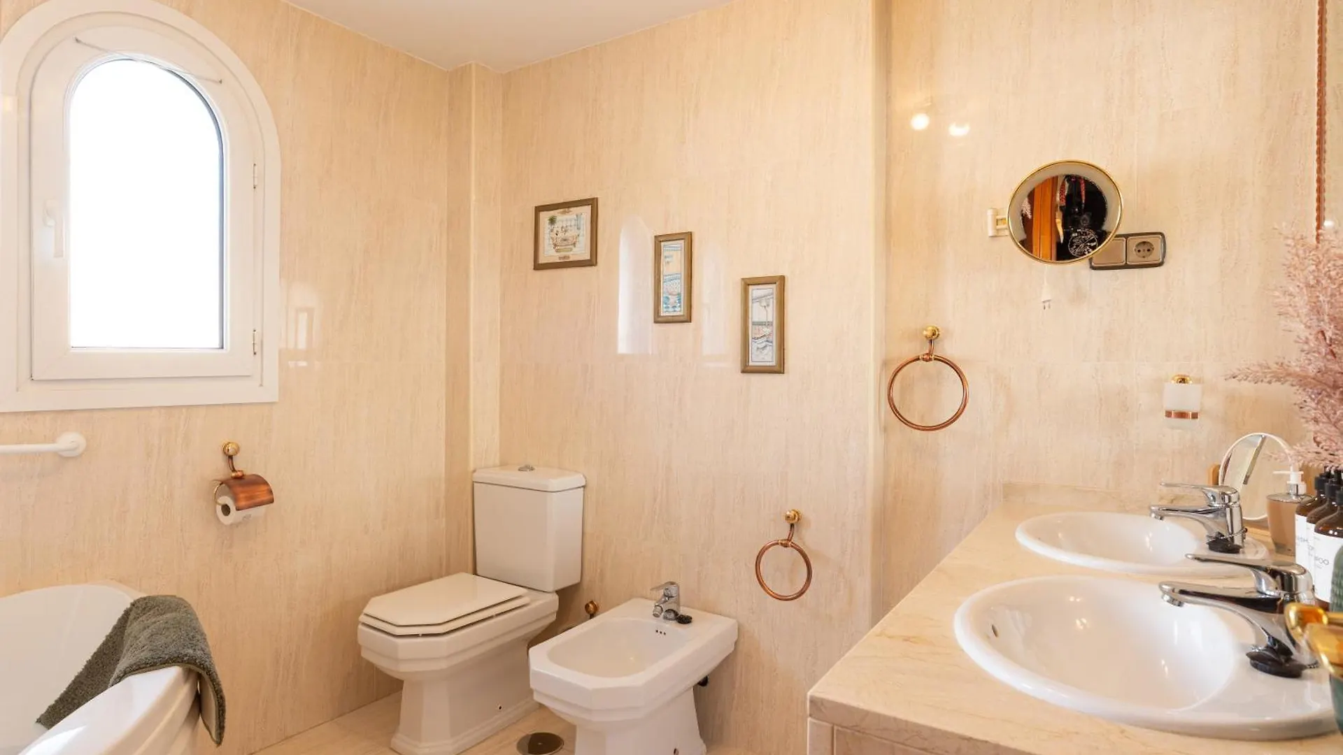Villa Valentina - Renovated On Los Alamos Beach 토레몰리노스